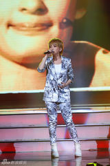 组图：新人盛典华晨宇刘忻EXO获大奖