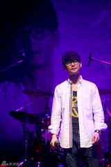 组图：刘欢助阵权振东新专辑《剧透》发布会