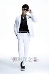 高清图：金汎(金范)《微时代》曝定妆照英俊孤傲