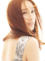 组图：张俪曝梦幻写真 纯美精灵轻舞飞扬