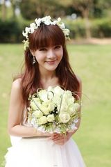 组图：邓家佳《爱3》曝新娘写真 俏皮不失典雅