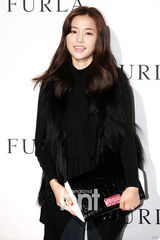 组图：金莎朗孔贤珠李侑菲出席某品牌新品发布