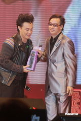 幻灯：新城劲爆颁奖礼落幕 陈奕迅容祖儿称王封后