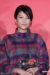 组图：陈嘉桓宣传新片《竞雄女侠》狼吻事件受关注