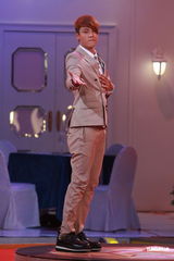 组图：方力申录节目 望刘翔不理流言