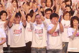 幻灯图：香港演艺界赈灾 刘德华成龙等群星演唱