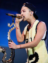 高清组图：G-DRAGON个唱登陆印尼 TOP红装助阵