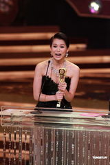 组图：胡杏儿获我最喜爱的电视女角色激动难抑