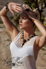 组图：钱妞珠宝写真曝光 造型复古个性十足