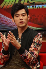 组图：周杰伦刘畊宏李心艾做客聊天台爱情