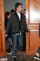 组图：迷幻饭局门群星清澄发布会 举报黄浩报假案