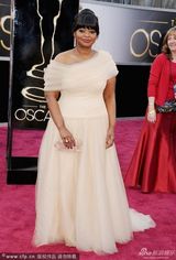 组图：奥克塔维亚-斯宾瑟白纱裙小露香肩