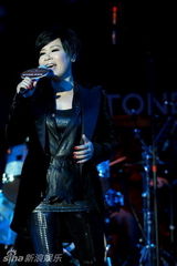 幻灯组图：珍爱女人齐聚北京 巡演发布经典连唱