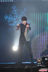 组图：萧敬腾炎亚纶亮相圣诞演唱会high翻全场