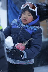 组图：《爸爸》雪乡抢先看 萌娃玩雪脸蛋红扑扑