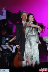 组图：杨千嬅携三后辈开唱 丁子高携儿子捧场