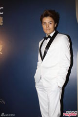 组图：关之琳矢口否认将嫁 众星争艳露胸秀腿