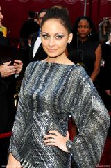 高清组图：奥斯卡红毯 妮可-里奇灰色礼服丰姿绰约 