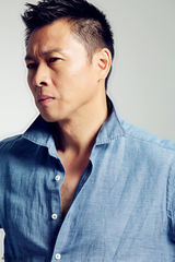 组图：胡亚捷成熟写真魅力迷人