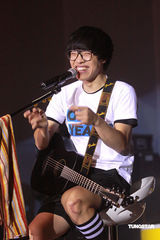 幻灯：卢广仲香港个唱尾场落幕 出席庆功宴兴奋难掩