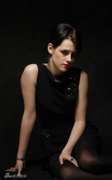 幻灯图集：克里斯汀-斯图尔特穿无袖礼服拍写真