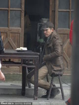 组图：刘恺威获杨幂探班 兴奋热搂妻秀新婚甜蜜