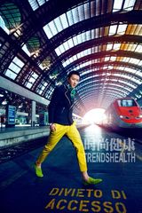 组图：韩庚封面大片演绎雅痞风 首次尝试短发造型