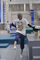 组图：俞灏明备战《星跳水立方》 曝光训练现场