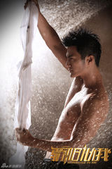 组图：《骄阳似我》曝大尺度海报 田亮诱惑出演