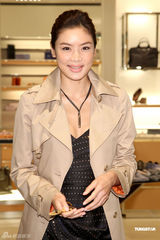 高清图：乐基儿台北剪彩 着装时尚新潮美腿纤长