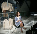 组图：周迅小清新造型亮相俏丽温婉