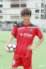 组图：马国明出席活动自曝爱踢足球