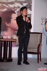 组图：刘若英为新专辑庆功 低调谈婚姻生活