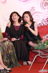 组图：翁虹蕾丝装撑亚姐启动 选美考虑引变性人