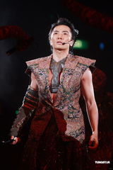 组图：郑伊健开唱遭催婚 女友蒙嘉慧到场欣赏