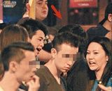 组图：赌王儿子携美女玩乐 与男性夜店狂吻