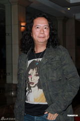 组图：钟镇涛生日携女亮相派对 谭咏麟叶童现身