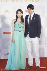 组图：第12届华语电影传媒大奖 众星亮相红毯