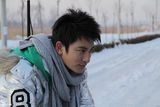 高清图：贾乃亮成杂志新宠 冬日雪地拍片花絮曝光