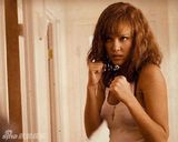 组图：《弯刀》再发新剧照 林赛装纯阿尔芭狂野冷艳