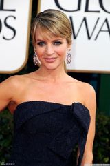 高清图：杰斯-琳吉斯硕大彩色钻石耳环引人注目