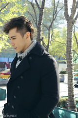 组图：张伦硕裸身出镜 全新MV片场照曝光