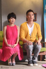 组图：许茹芸期待爱情称想婚 MV与王阳明秀甜蜜