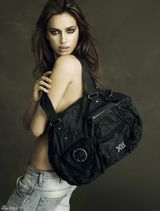 高清图：C罗女友伊莉娜-沙伊克写真热裤秀美腿