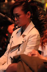 组图：歌手2突围赛廖凡主持 邓紫棋周笔畅观战