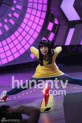 组图：宋茜《大本营》秀软骨功 与坡姐谢娜拼厨艺