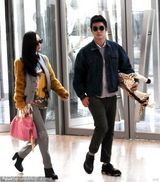 组图：霍思燕与男友杜江一同现身 牵手甜蜜秀恩爱