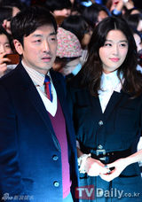 组图：全智贤新片《柏林》首映 李秉宪SJ等力挺