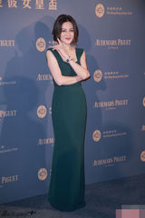 组图：关之琳出席爱彼女皇杯庆祝派对显老态