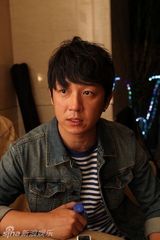 组图：《怒放》剧组现身大学生电影节红毯